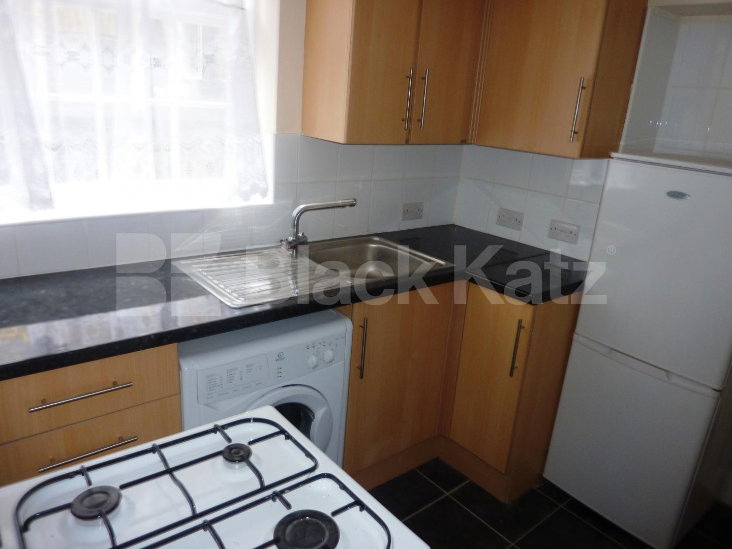 			NEAR PRIMROSE HILL!, 2 Bedroom, 1 bath, 1 reception Flat			 Manley Street, PRIMROSE HILL